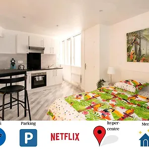  Appartement Plein Centre ,parking , équipé ,confort